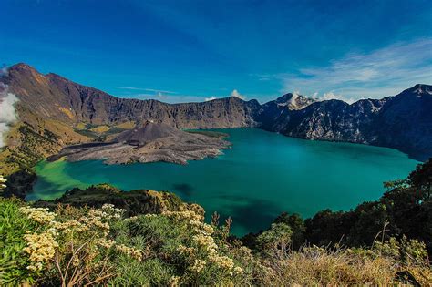 File:Gunung rinjani.jpg - Wikimedia Commons