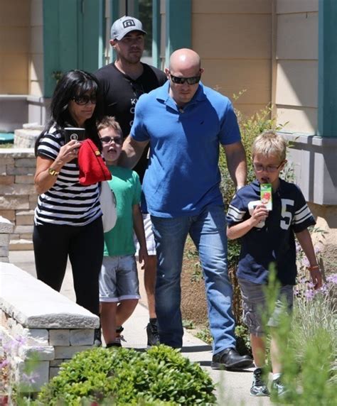 Britney Spears Lunches With Her Family | Celeb Baby Laundry