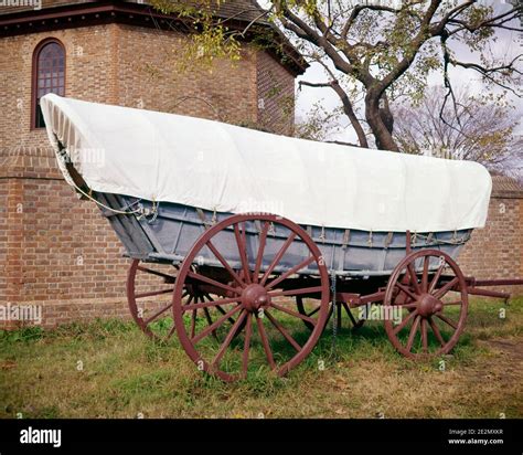 Horse drawn wagon 1800s hi-res stock photography and images - Alamy