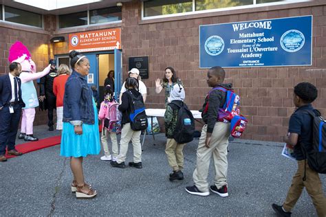 In Boston, BPS students navigate around Orange Line shutdown on first