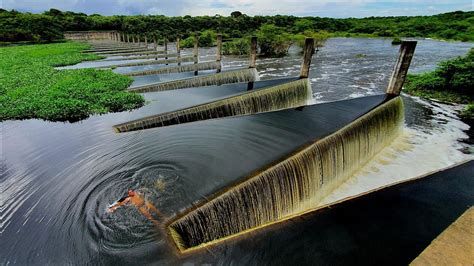 Centenas De Visitantes No Sangradouro Da Barragem A Ude Pacot Hoje