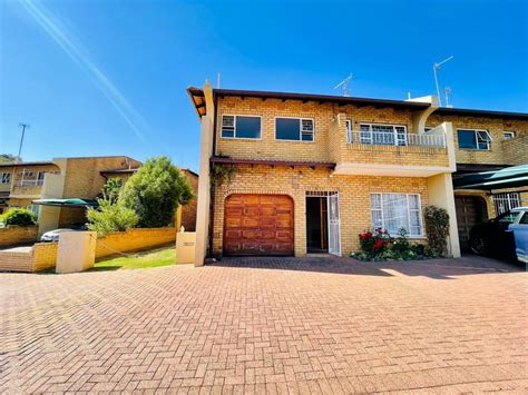 3 Bedroom Townhouse For Sale In Oakdene RE MAX Of Southern Africa