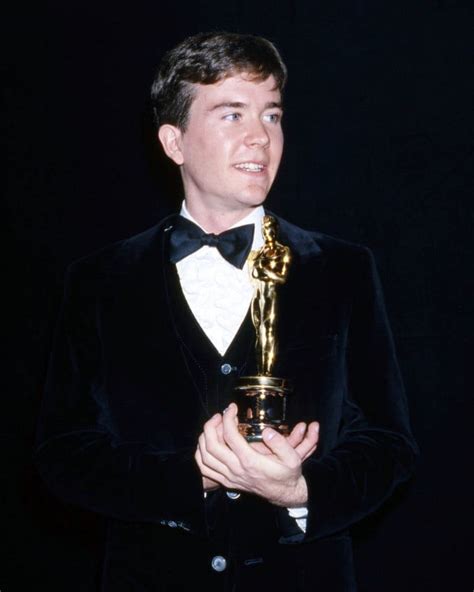 Timothy Hutton 24x36 Classic Hollywood Poster Holding Oscar For