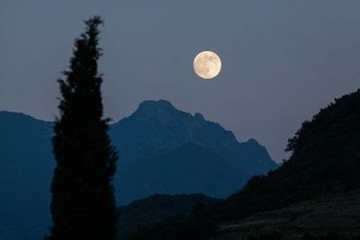 Der Mond unser ständiger Begleiter AstronomieFans