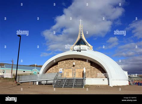 Iqaluit Cathedral St Judes Aka The Igloo Church Stock Photo Alamy