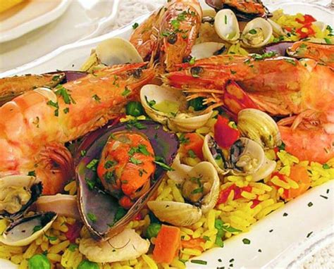 Paella receita típica espanhola para uma refeição especial