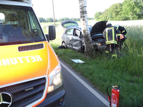 Pol Std Zwei Verletzte Nach Verkehrsunfall Auf Der Landesstra E In