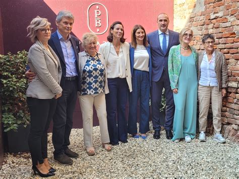 Senologia Al Centro In Piazza Del Municipio A Pavia Una Clinica