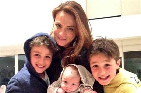 Comparten Fotos Del Hijo De Silvia Navarro Junto A Hermanos Lascuráin