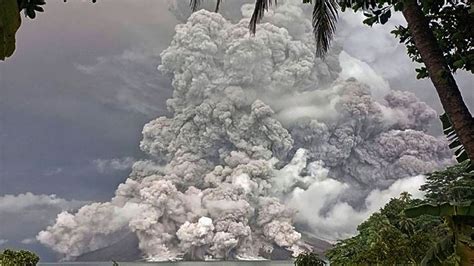 Indonesia’s Ruang volcano spits more hot ash after eruption forces ...