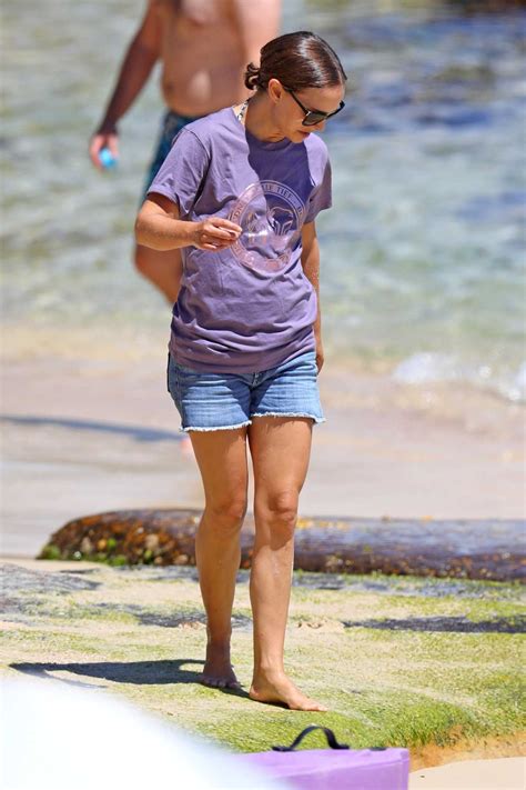 Natalie Portman in a Purple Tee on the Beach in Sydney 01/10/2021