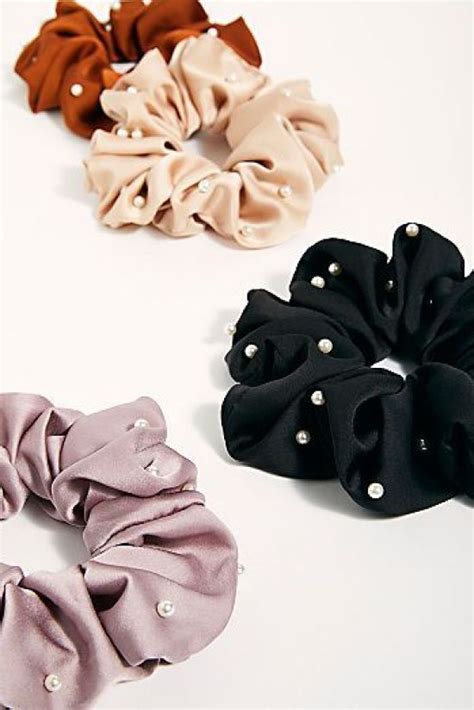 Die Neuesten Mode Outfits Der 90er Jahre Die Ihren Alltagsstil Aufwerten Diy Hair Scrunchies