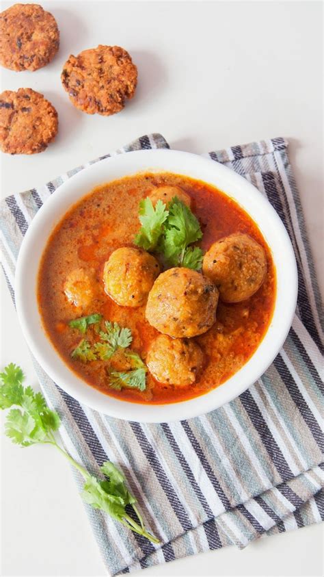 Paruppu Urundai Kuzhambu Steamed Lentil Balls In Curry Recipes