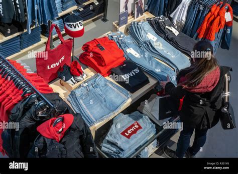 Levi strauss -Fotos und -Bildmaterial in hoher Auflösung – Alamy
