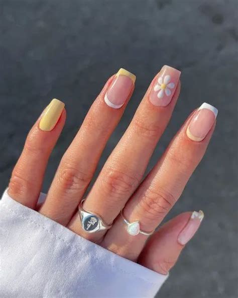 60 Yellow Spring Nail Designs [2023] Chic And Cute Yellow Nail Designs