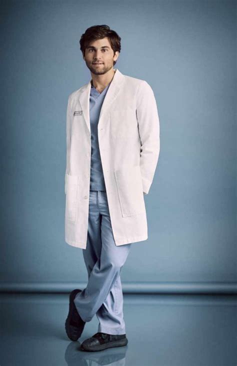 Jake Borelli Talks Checking In To Grey S Anatomy