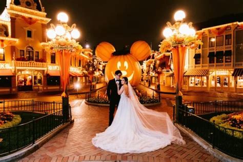 An Elegant Haunted Mansion Holiday Inspired Wedding At Disneyland