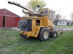 Hesston Field Queen 7650 Self Propelled Forage Harvester W Headers