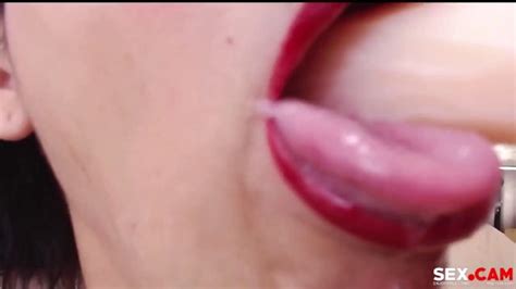 Close Up Video Of A Horny Mature Woman Having Fun With A Dildo Porn