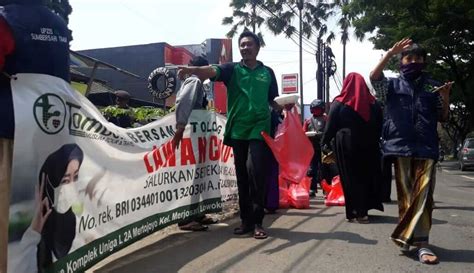 NU Care Berbagi Nasi Bungkus Untuk Sopir Ojek Online Dan Masyarakat