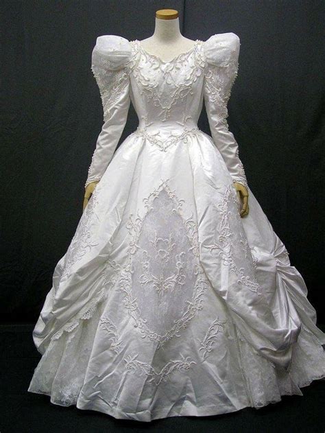 Pin By Barbdrabek On Costume Clothing Wedding Dresses S S