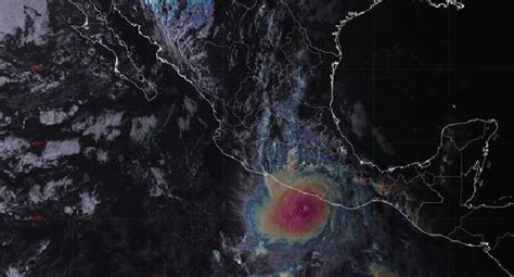 Otis se intensifica a huracán categoría 4 y provoca lluvias intensas en