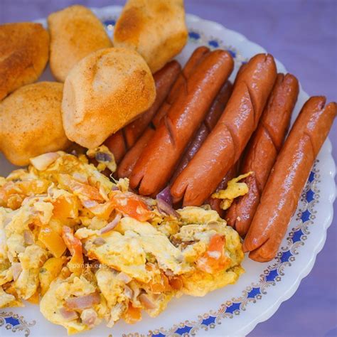 Pandesal, Filipino-style scrambled eggs and Chicken Hotdogs. Kain na ...