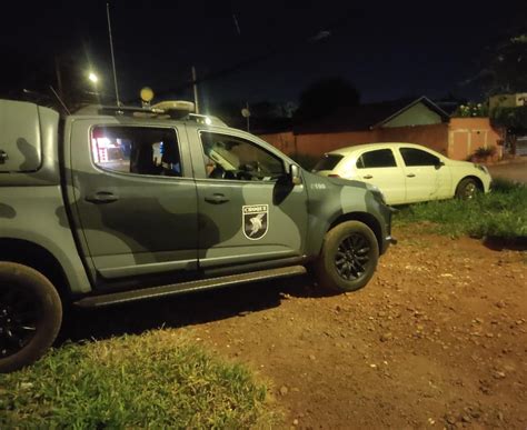 Motorista de aplicativo tem veículo roubado após ser rendido por dupla