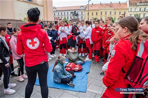 Crveni krst Zrenjanina organizovao pokaznu vežbu Trg slobode 2023