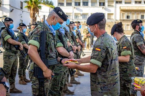 Los Colores De Las Boinas De Las Distintas Unidades Del Ejército De