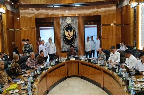 Menko Polhukam Menteri ATR Bahas Penyelesaian Masalah Tanah Ulayat