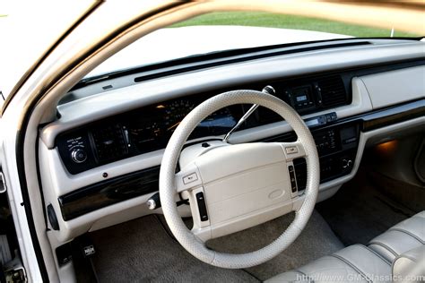 Crown Victoria 1985 Interior