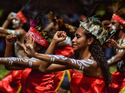 5 Tari Adat Tradisional Papua Tanah Airku