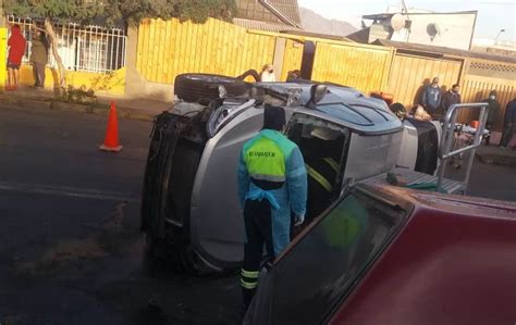 Colisi N Y Posterior Volcamiento Dej A Dos Personas Lesionadas En