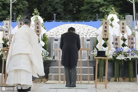 日本天皇德仁夫婦身穿正裝出席公務活動，雅子亦步亦趨失往日風采 每日頭條