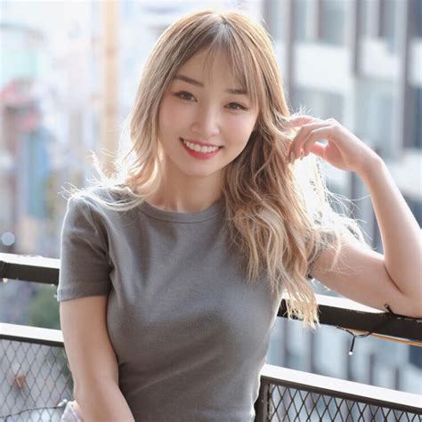 9 Hot Sexy Huynh Nhat Hoa Bikini Pics