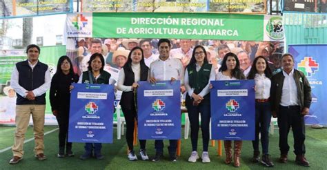 Cajamarca Entregan títulos de propiedad a 7 comunidades campesinas de