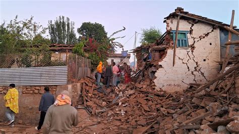 Himalaya Region Mindestens 157 Tote Bei Erdbeben In Nepal