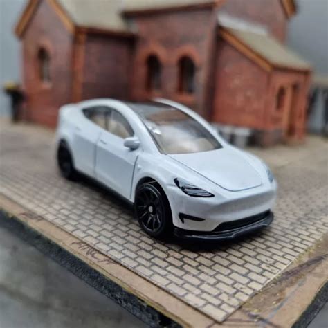 HOT WHEELS TESLA Model Y 2023 Diecast Model Car Toy 1:64 EUR 4,57 ...