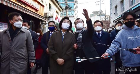 더불어민주당 박영선 서울시장 후보가 3일 서울 용산구 오마이포토