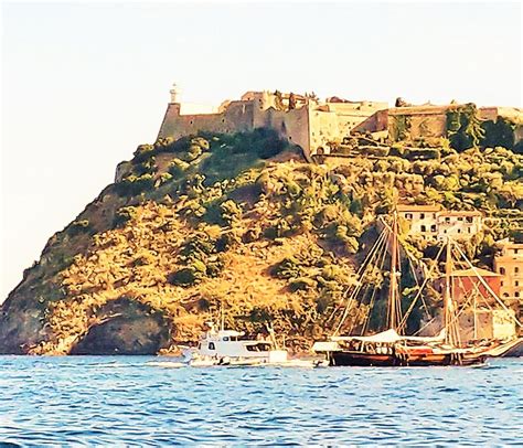 Pressmare Il Faro Della Rocca Di Porto Ercole Ad Artemare Club