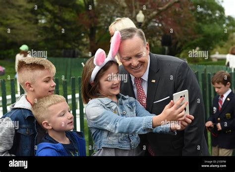 Sean Spicer Easter Bunny Hi Res Stock Photography And Images Alamy