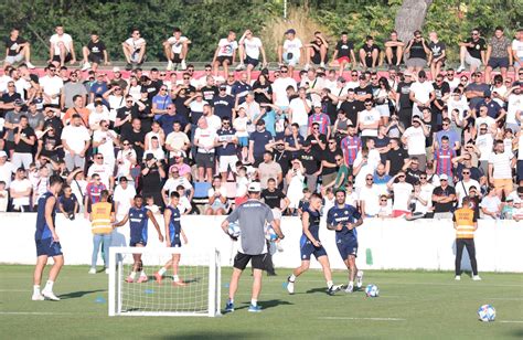 FOTO Euforija zavladala Splitom Navijači napravili show na treningu