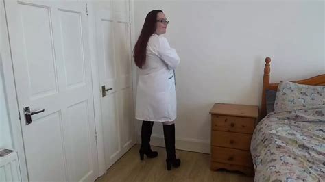 Milf In Stivali Si Spoglia E Gioca Con La Figa XHamster