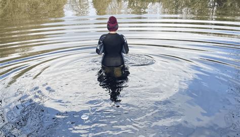 Community First Responder Becky Takes on Cold-Water Challenge – UK News ...