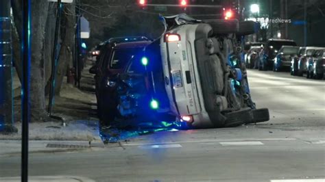 2 Chicago Police Officers Injured In South Side Crash Abc7 Chicago