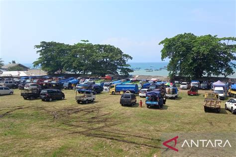 Pantai Cibangban Sukabumi Diserbu Wisatawan Saat Libur Lebaran Antara