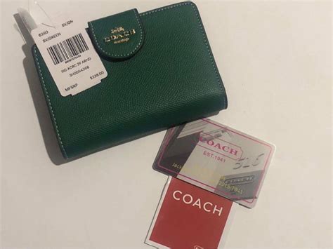 【未使用】 1円スタート Coach コーチ 折財布 グリーン 新品未使用 6390の落札情報詳細 ヤフオク落札価格検索 オークフリー