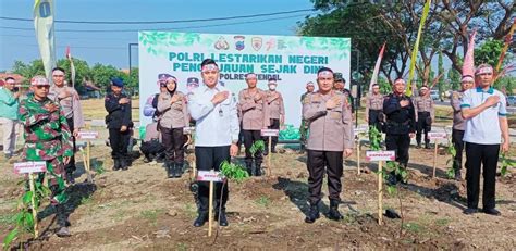 Jaga Kelestarian Negeri Polres Kendal Tanam Pohon Untuk