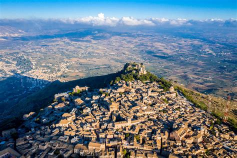 Erice E I Suoi Caratteristici Tetti Piacere Sicilia